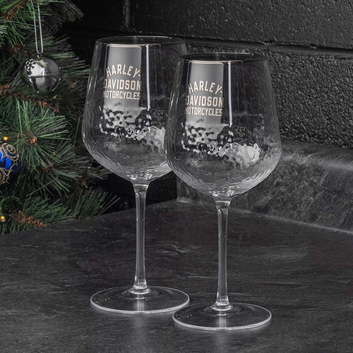 Pebbled Wine Glass Set